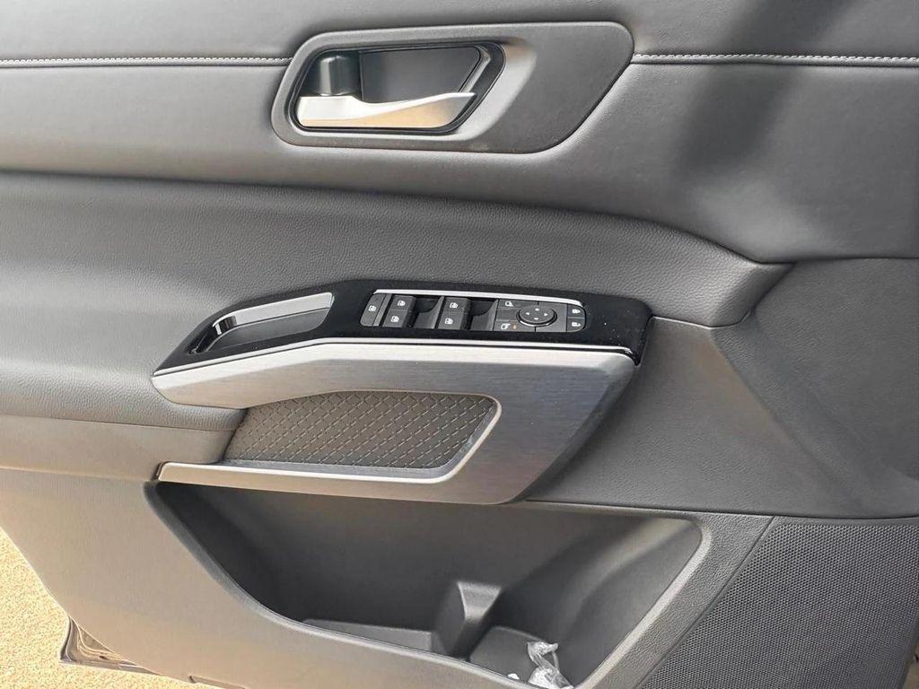 new 2025 Nissan Pathfinder car, priced at $33,326