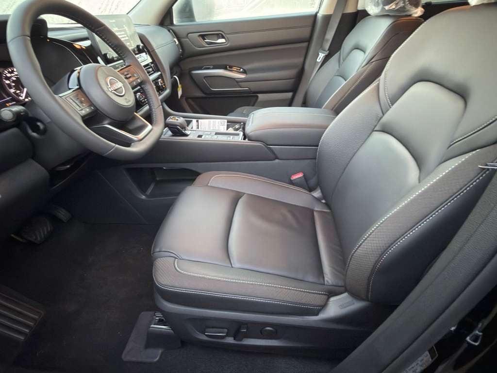 new 2025 Nissan Pathfinder car, priced at $33,348