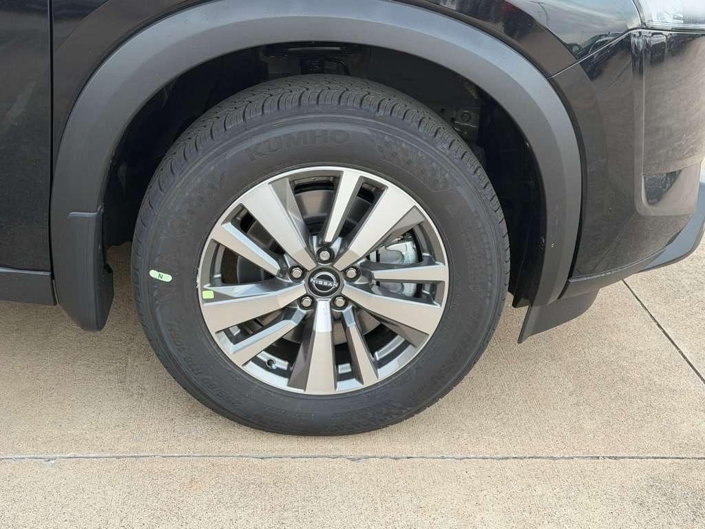 new 2025 Nissan Pathfinder car, priced at $33,348