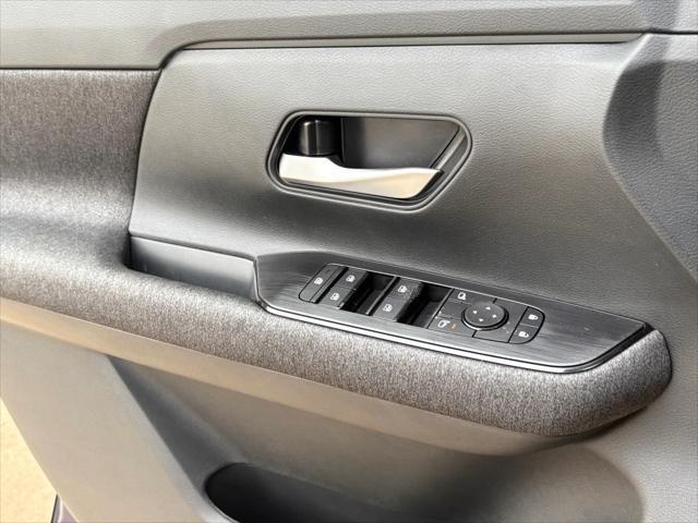 new 2025 Nissan Kicks car, priced at $27,434