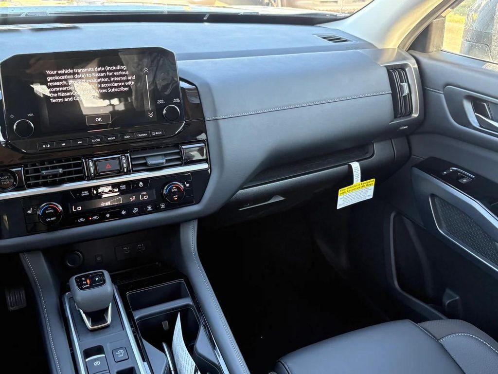 new 2025 Nissan Pathfinder car, priced at $33,425
