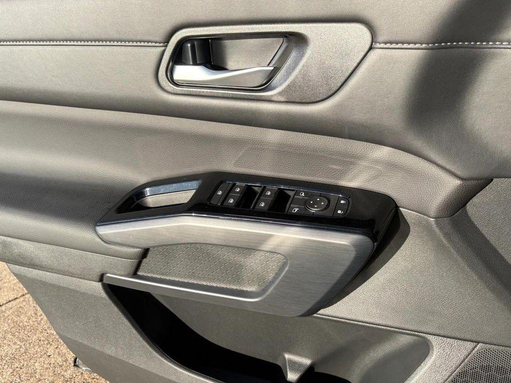 new 2025 Nissan Pathfinder car, priced at $33,425