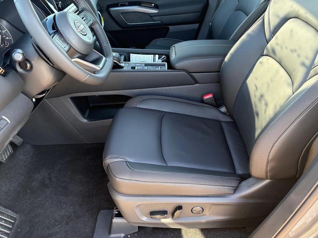 new 2025 Nissan Pathfinder car, priced at $33,425