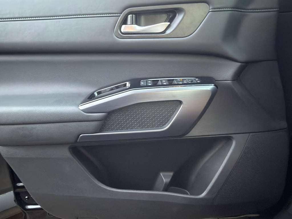 new 2025 Nissan Pathfinder car, priced at $33,348