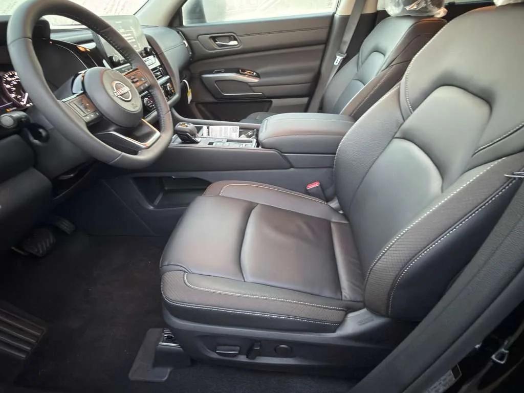 new 2025 Nissan Pathfinder car, priced at $33,348
