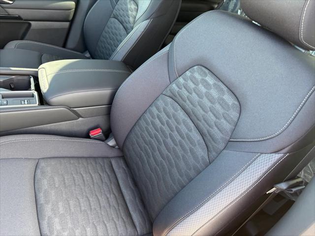 new 2025 Nissan Pathfinder car, priced at $35,922