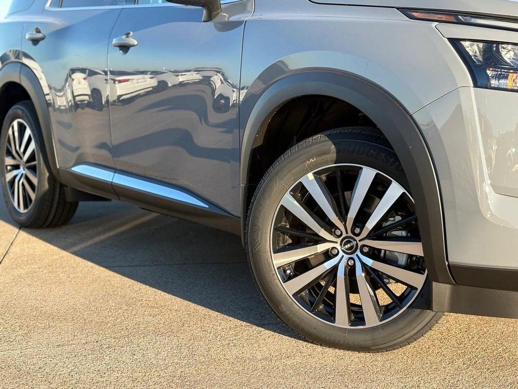 new 2025 Nissan Pathfinder car, priced at $41,118