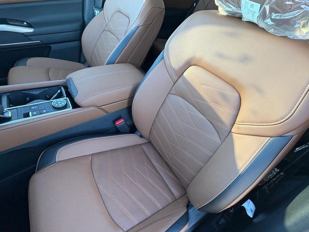 new 2025 Nissan Pathfinder car, priced at $41,118