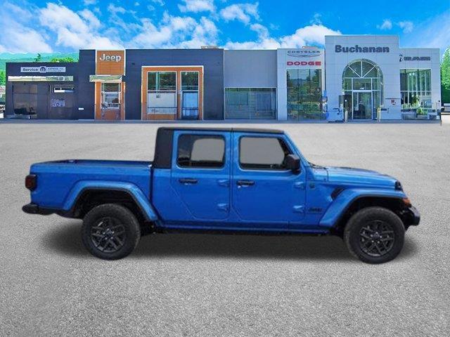 new 2024 Jeep Gladiator car, priced at $43,306