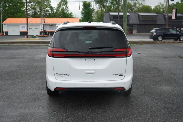 new 2024 Chrysler Pacifica car, priced at $55,911