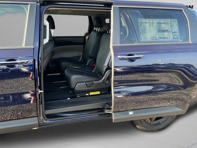 new 2025 Kia Carnival car, priced at $39,000