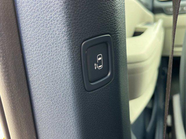 new 2025 Kia Carnival Hybrid car, priced at $45,845