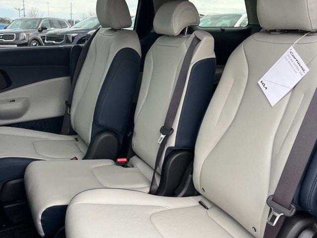 new 2025 Kia Carnival Hybrid car, priced at $45,845
