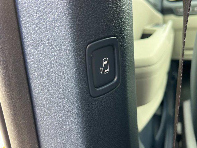 new 2025 Kia Carnival Hybrid car, priced at $45,845