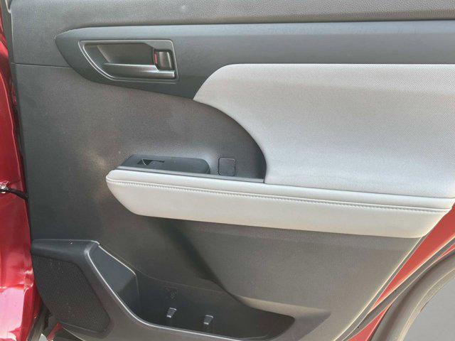 used 2023 Toyota Highlander car, priced at $33,397