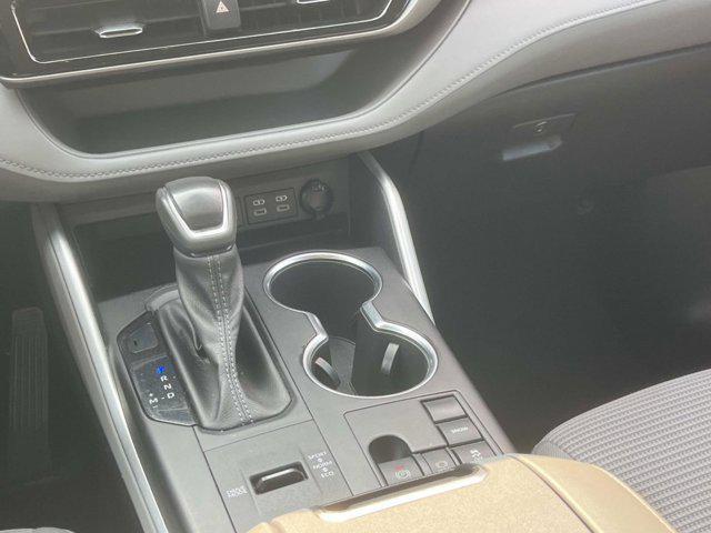 used 2023 Toyota Highlander car, priced at $33,397