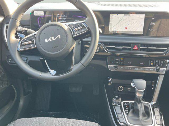 new 2025 Kia Seltos car, priced at $25,670