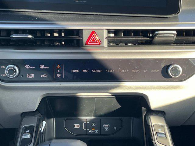 new 2025 Kia Sorento car, priced at $38,099
