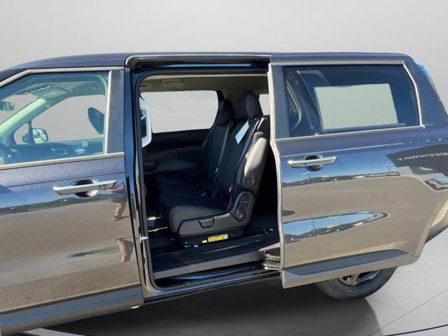 new 2025 Kia Carnival car, priced at $39,000