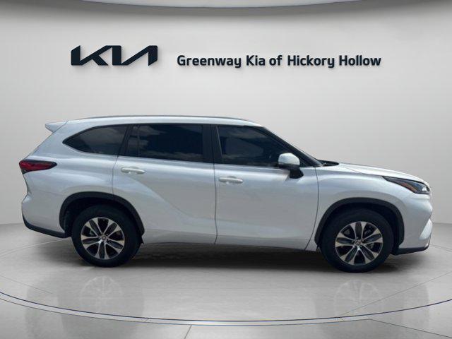 used 2023 Toyota Highlander car, priced at $39,862