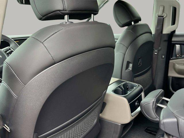 new 2025 Kia Carnival car, priced at $39,650