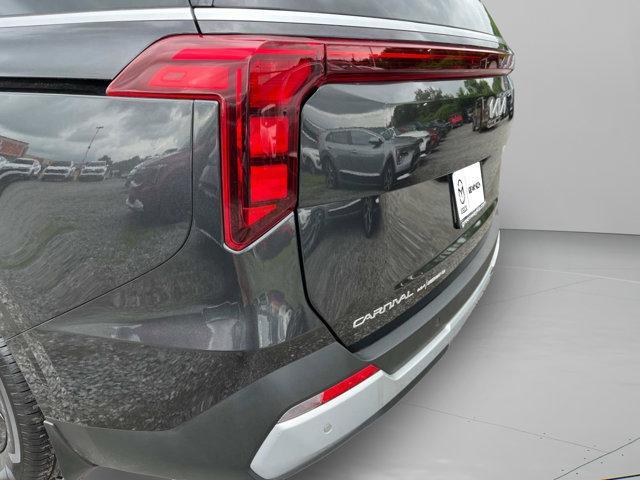 new 2025 Kia Carnival car, priced at $39,650