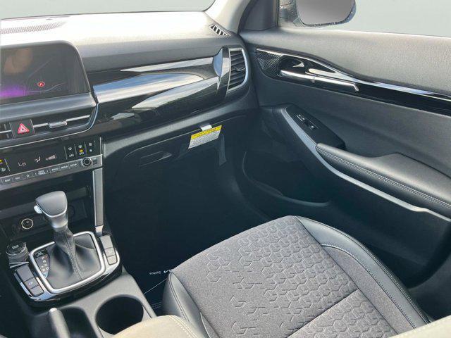 new 2025 Kia Seltos car, priced at $25,670
