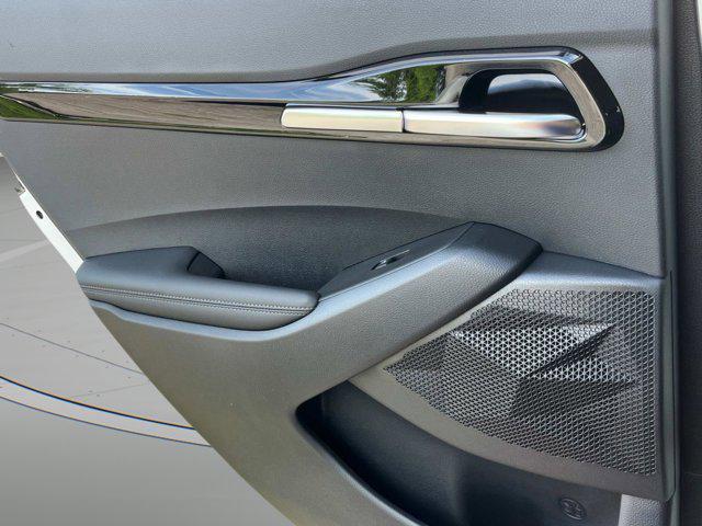 new 2025 Kia Seltos car, priced at $25,670