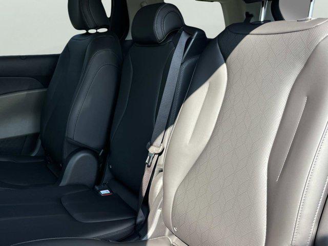 new 2026 Kia Carnival Hybrid car, priced at $45,100