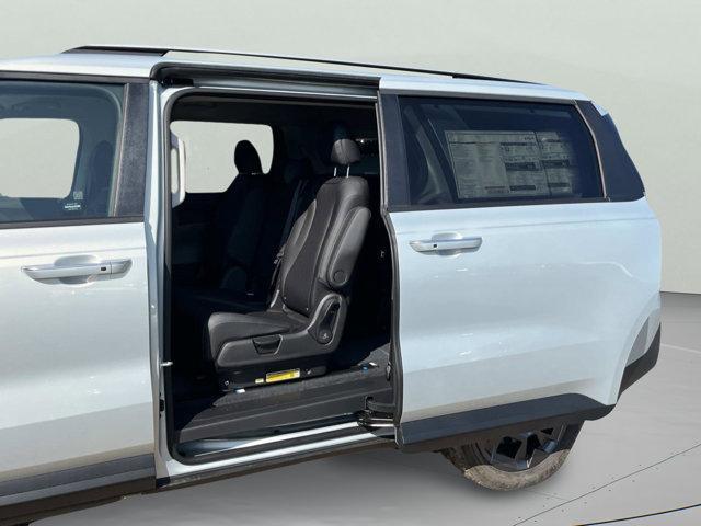 new 2026 Kia Carnival Hybrid car, priced at $45,100
