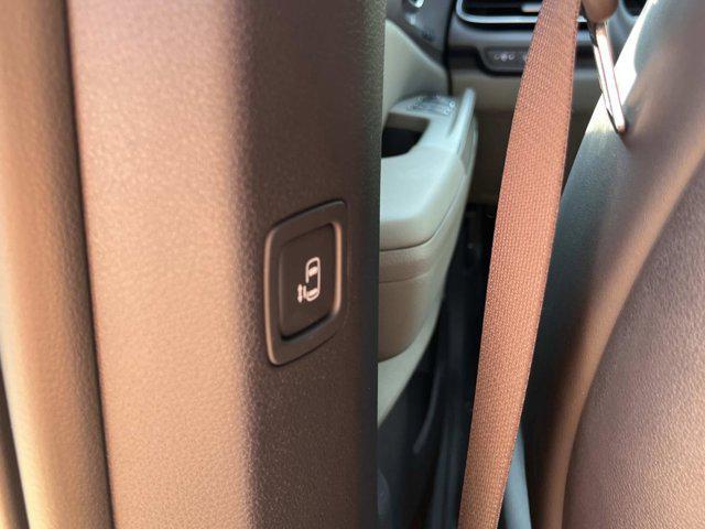 new 2026 Kia Carnival Hybrid car, priced at $45,100