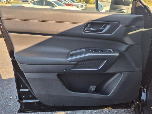 new 2025 Nissan Pathfinder car, priced at $44,143