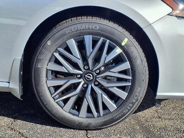 new 2025 Nissan Altima car, priced at $30,124