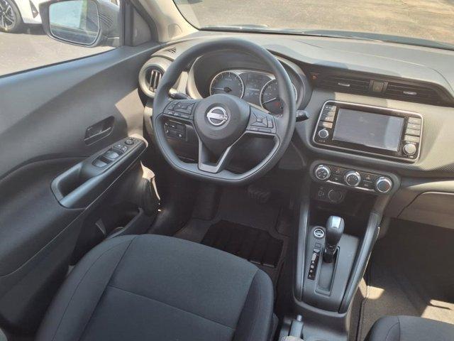 new 2025 Nissan Kicks Play car