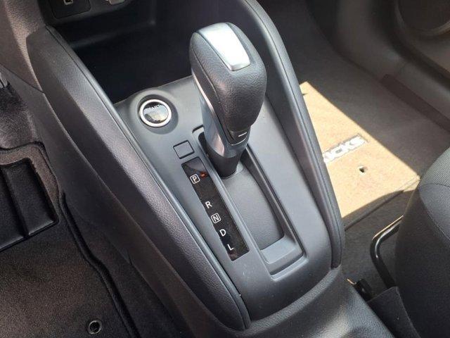 new 2025 Nissan Kicks Play car