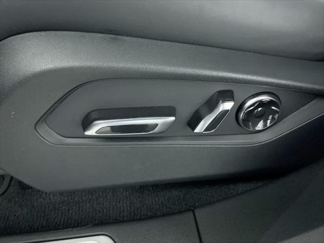 used 2025 Acura RDX car, priced at $47,990