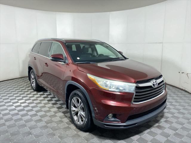 used 2015 Toyota Highlander car, priced at $15,990