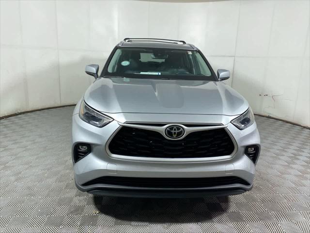 used 2022 Toyota Highlander car, priced at $37,990