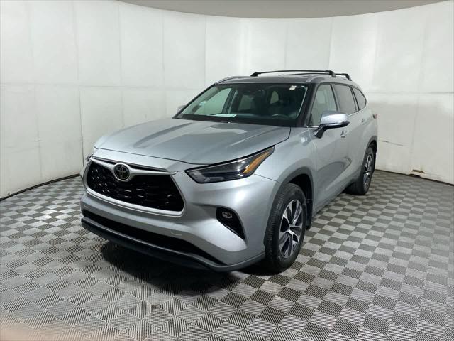 used 2022 Toyota Highlander car, priced at $37,990