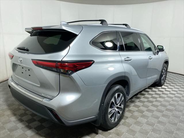 used 2022 Toyota Highlander car, priced at $37,990