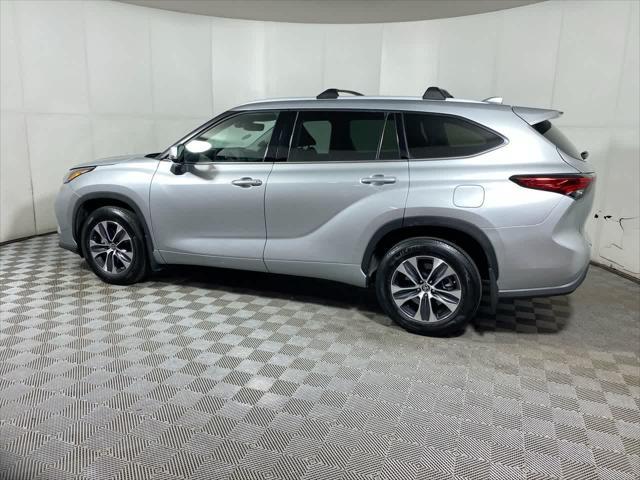 used 2022 Toyota Highlander car, priced at $37,990