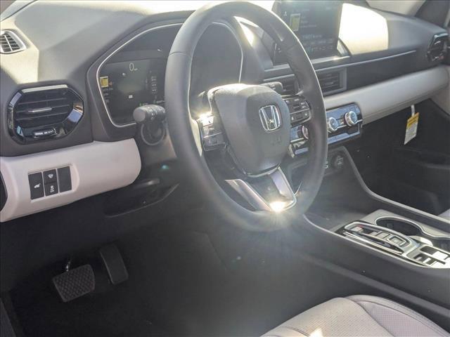 new 2025 Honda Pilot car, priced at $53,874