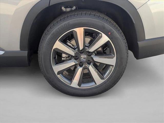 new 2025 Honda Pilot car, priced at $53,874