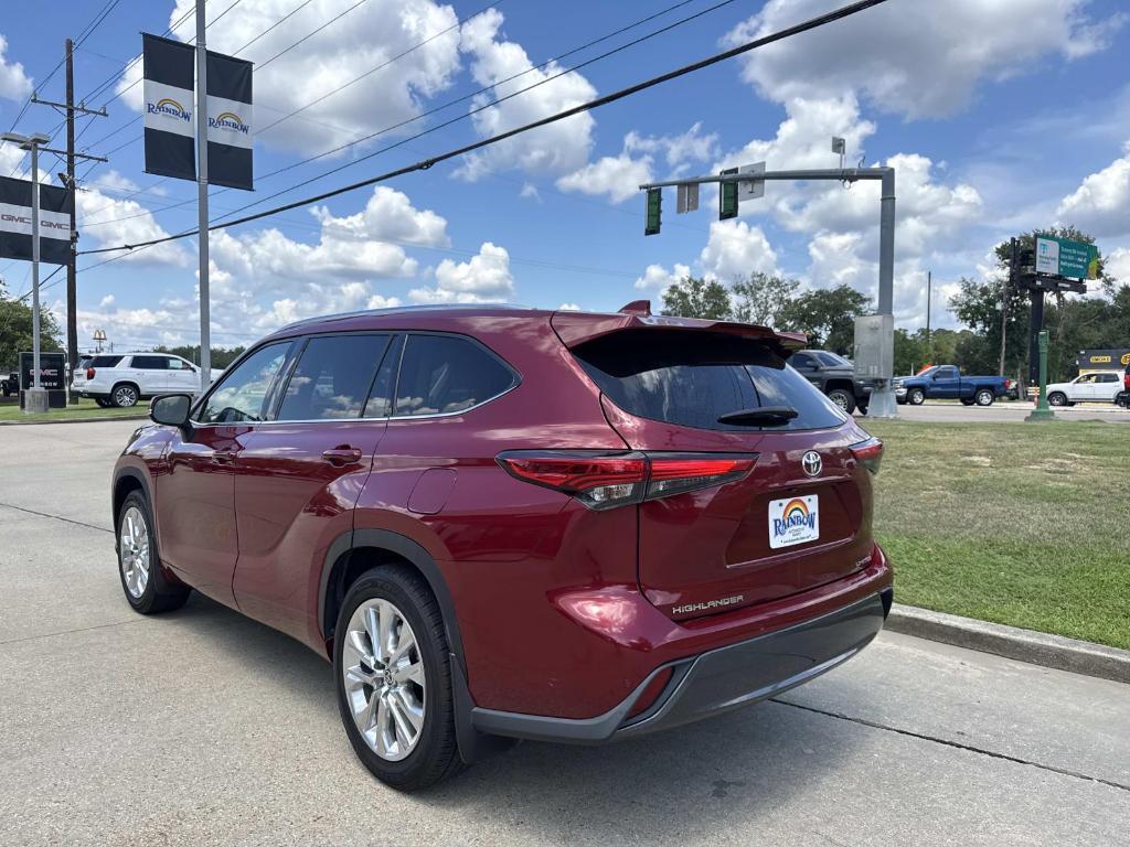 used 2020 Toyota Highlander car, priced at $28,440