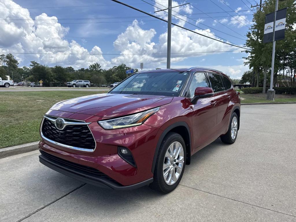 used 2020 Toyota Highlander car, priced at $28,440
