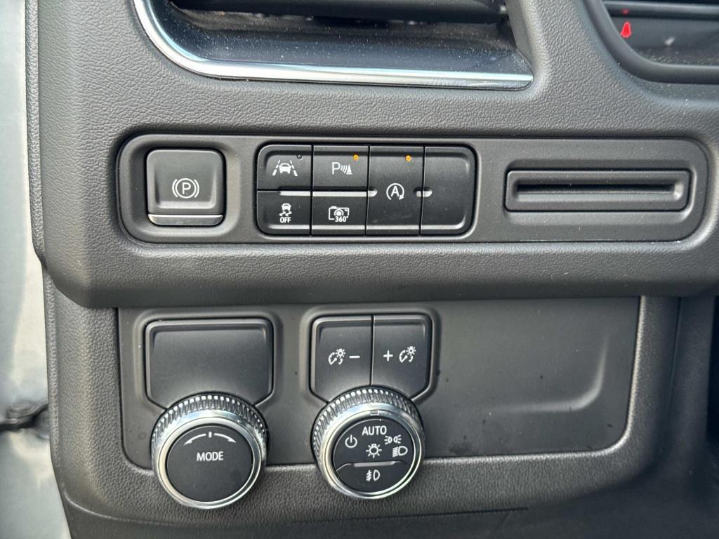 used 2023 GMC Yukon XL car, priced at $45,990