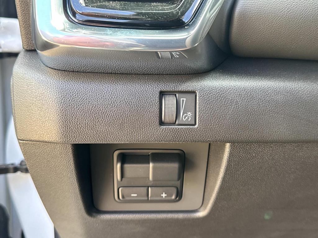 new 2025 GMC Canyon car, priced at $40,095