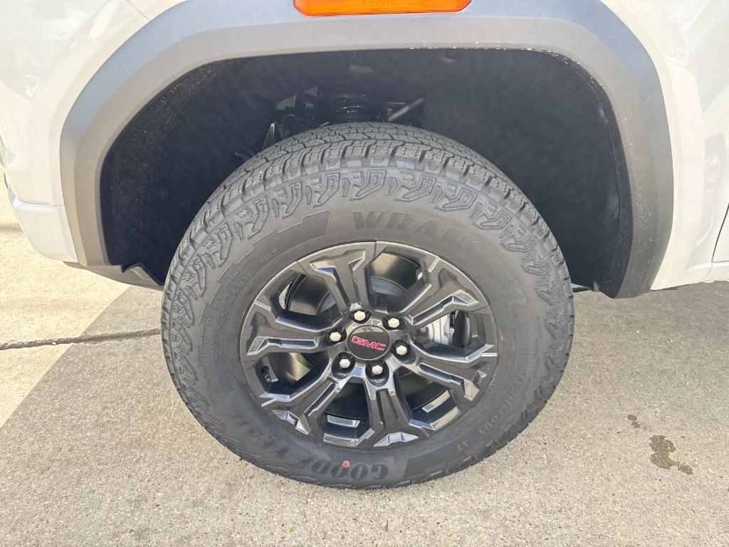 new 2025 GMC Canyon car, priced at $40,095