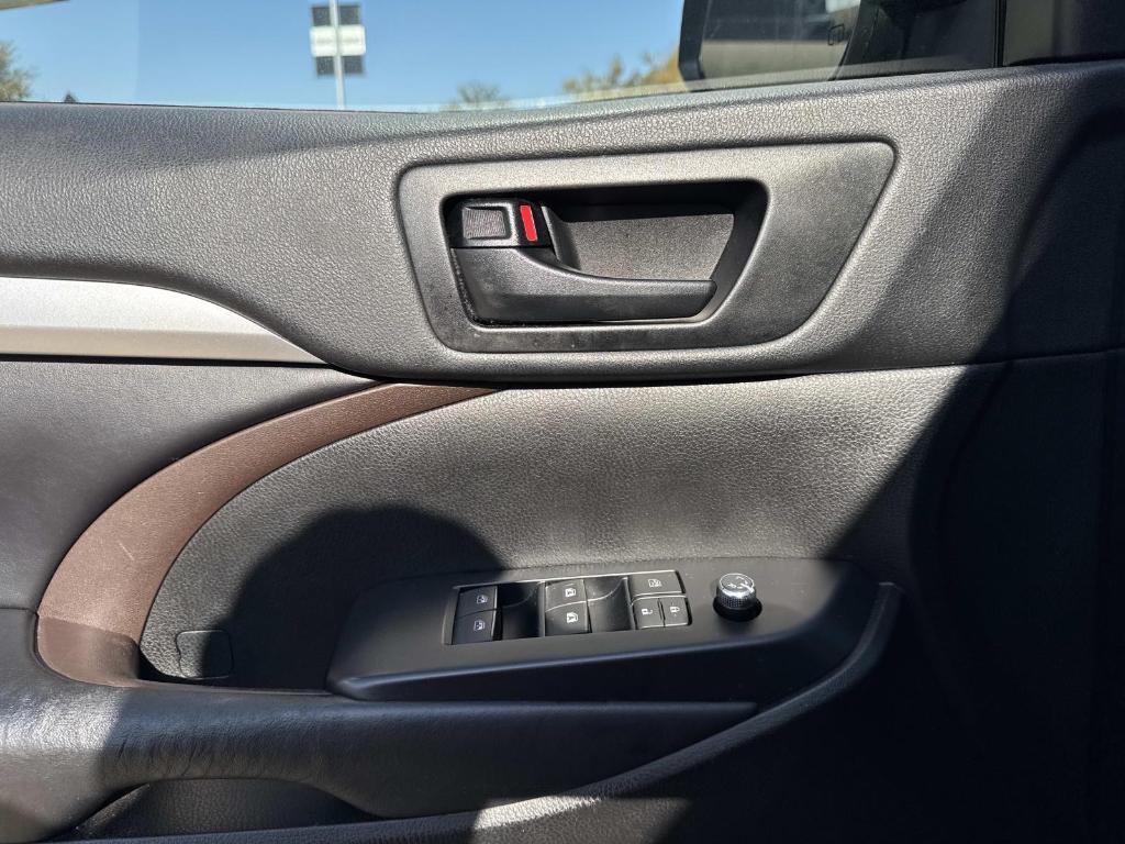 used 2019 Toyota Highlander car, priced at $21,958