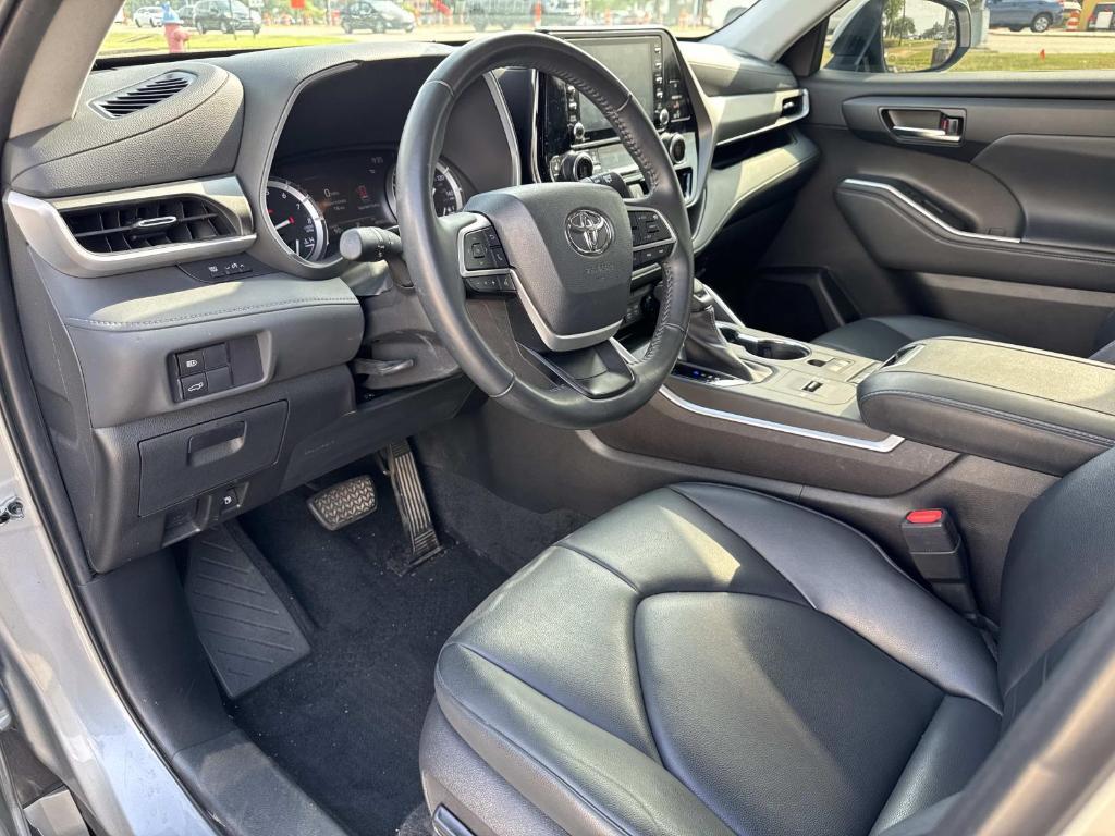 used 2022 Toyota Highlander car, priced at $35,277